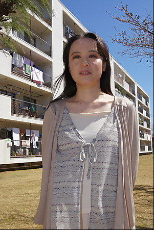 Junko Nishimura is an Asian lady presenting
